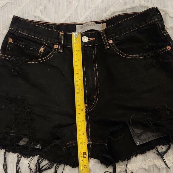 Vintage by Petros high waist black Levi's 505 jean shorts size 30! - Picture 8 of 11